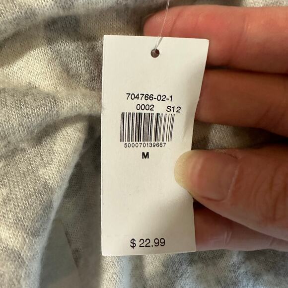 Old Navy Long Sleeve Shirt Medium NWT Cheetah print Soft - Picture 4 of 7